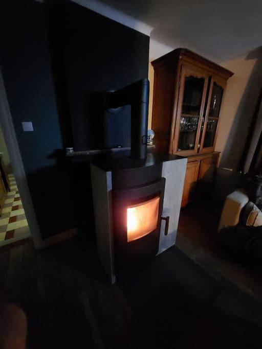 Le Reposoir Maison Spacieuse Avec Feu Au Bois Bertogne Exterior photo