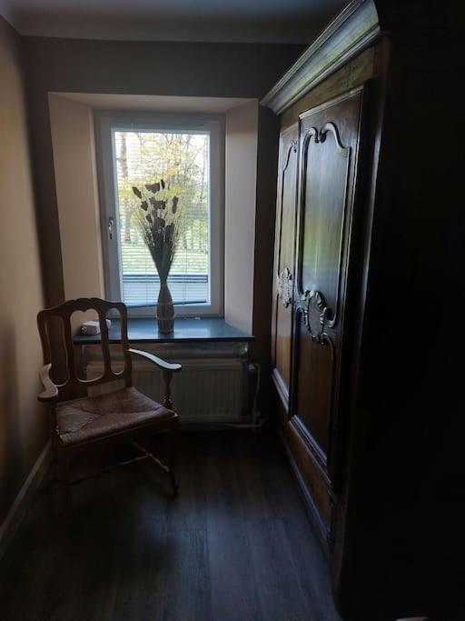 Le Reposoir Maison Spacieuse Avec Feu Au Bois Bertogne Exterior photo